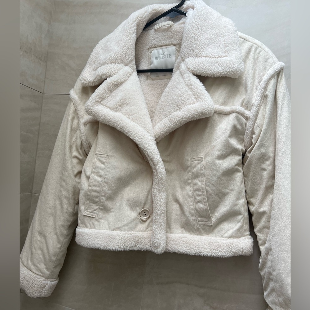 Hollister Women's cream Teddy Jacket